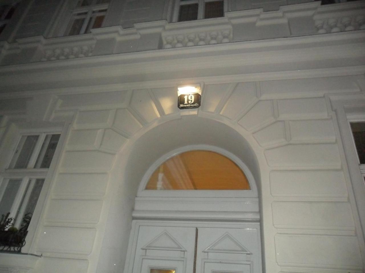 Luxury Near Castle Hotel Wien Ngoại thất bức ảnh